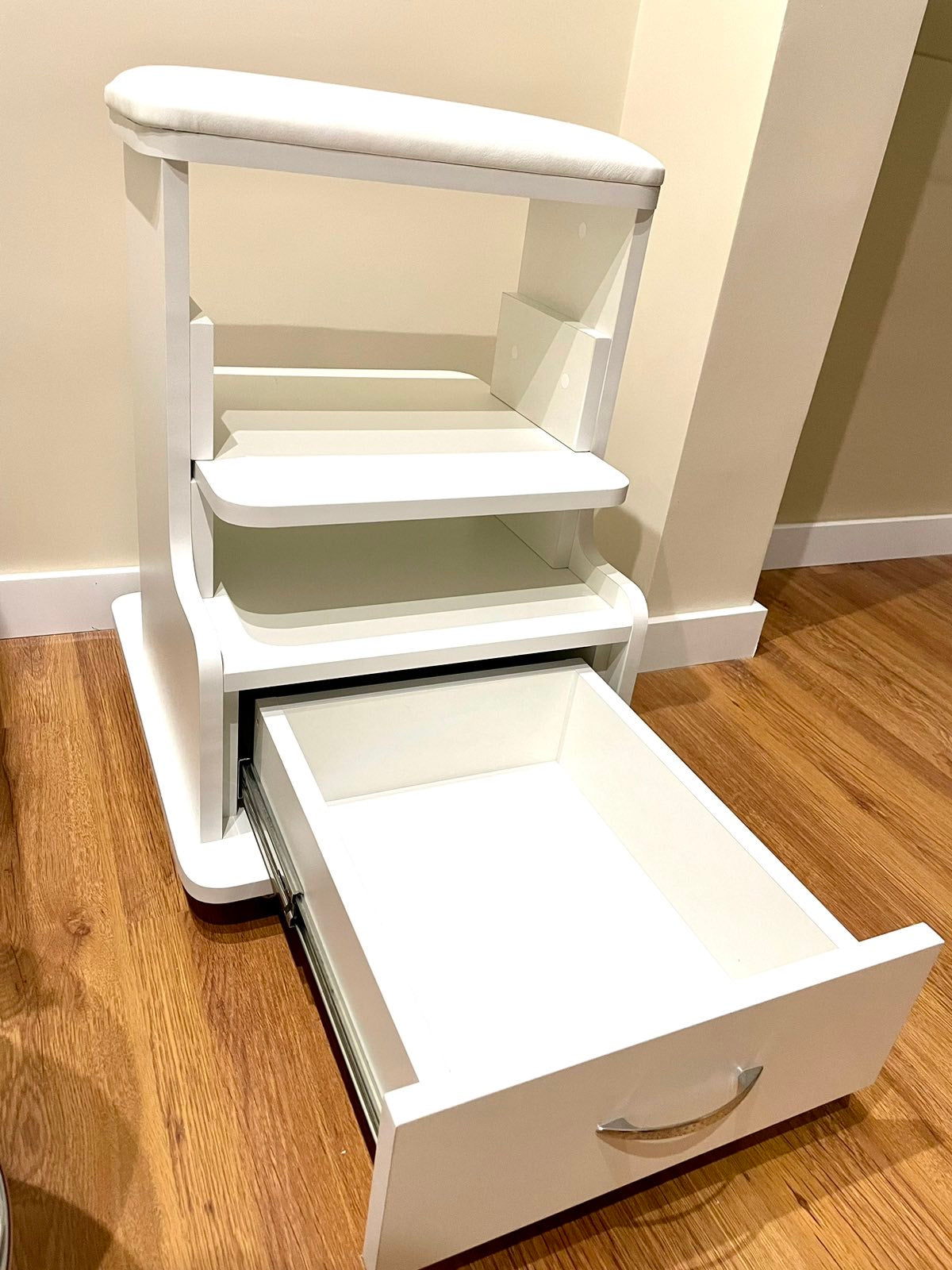 STAND PEDICURE WHITE